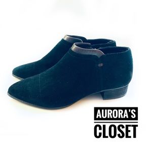 Vince Camuto 6 Black Suede Ankle Booties Shooties